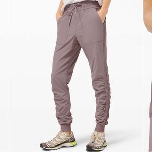 Lululemon Dance Studio Mid-Rise Jogger
Full Length